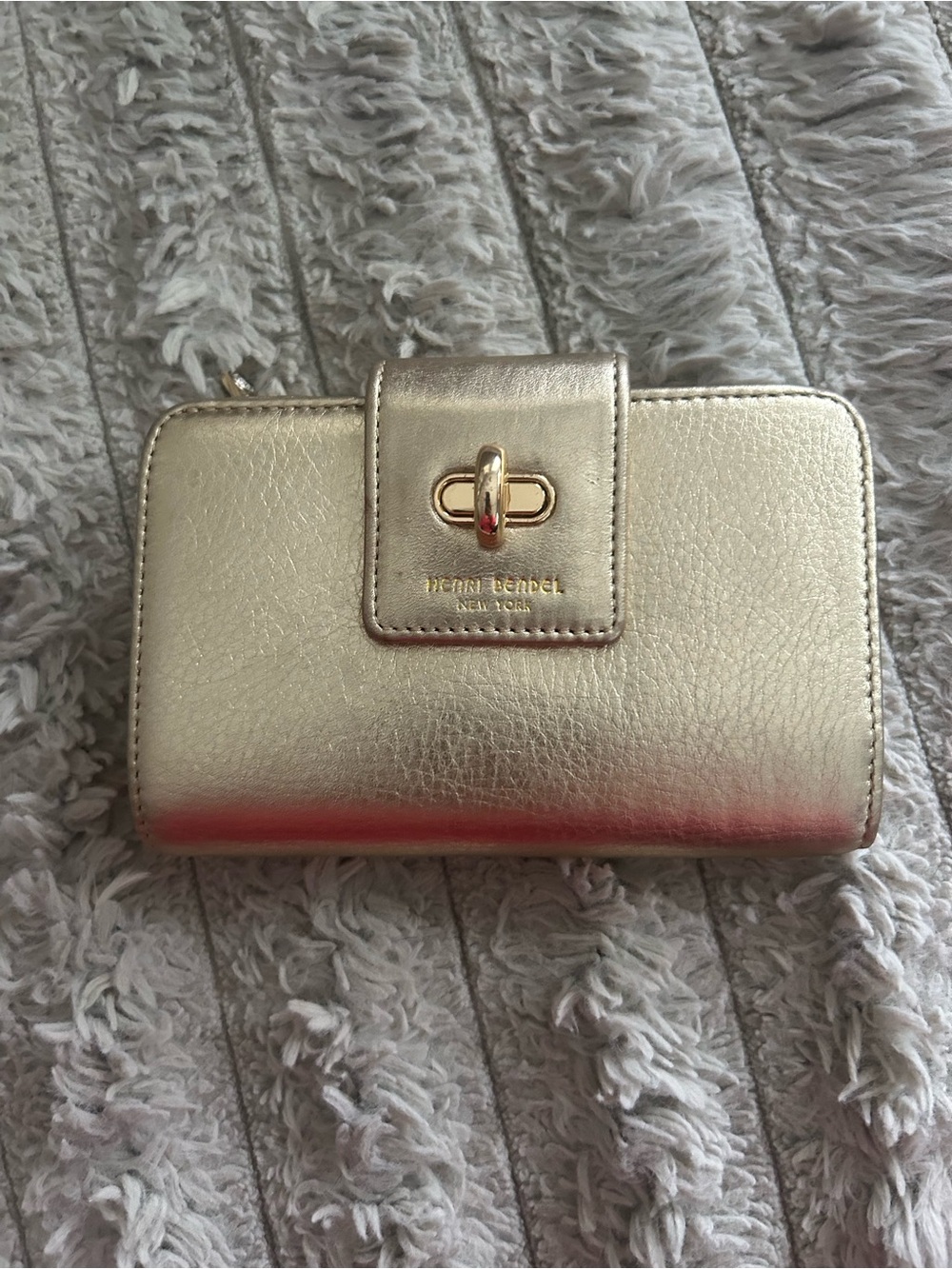Henri Bendel NWT Metallic Gold Turnlock Wallet Periwinkle Blue Interior